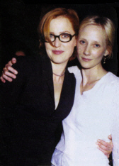 women_night.jpg (25344 bytes)